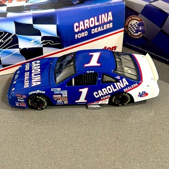 Jeff Gordon #1 Carolina Ford Dealers 1991 Throwback NASCAR 1:24 Diecast - Picture 1 of 10